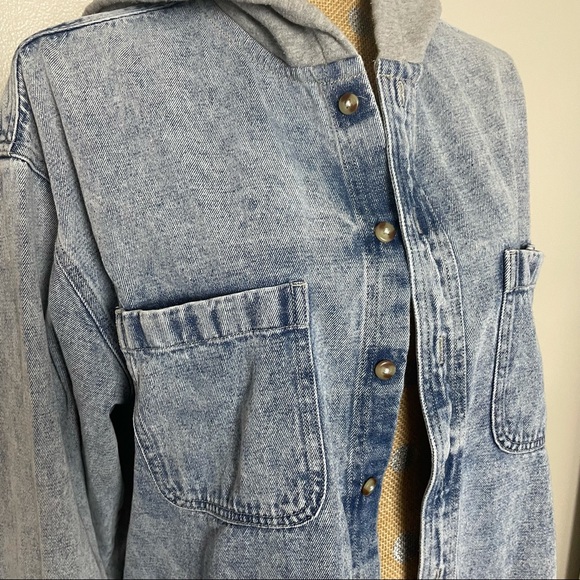 Urban Outfitter Acid Wash Light Denim Jean Button Front Hooded Large Jacket - Picture 16 of 17